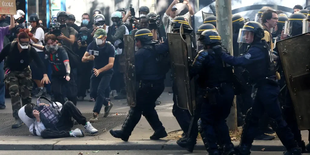 Adolescentes franceses realizam novo dia de protestos por escolas