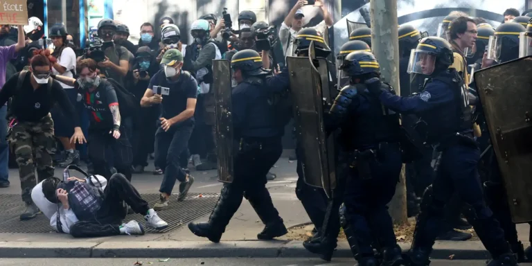 Adolescentes franceses realizam novo dia de protestos por escolas