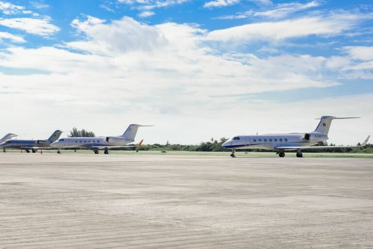 Aeronave com Flávio Bolsonaro e família pousa nos Estados Unidos