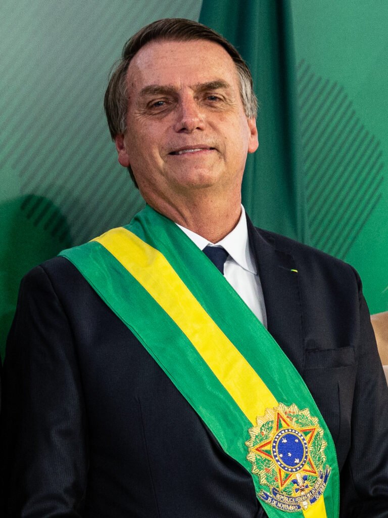 Alcolumbre articula acordo por reeleição e avalia indulto a Bolsonaro