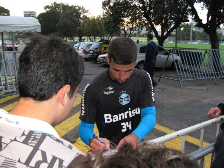 André Lima segue vinculado à Ponte Preta e frequentando o clube
