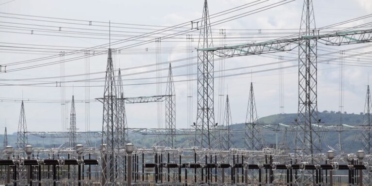 Aneel prevê a realização de três leilões de transmissão de energia em 2027