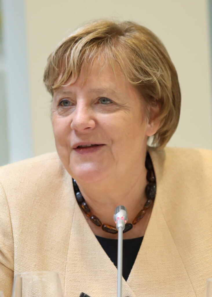 Angela Merkel defende mulher na Presidência da Alemanha
