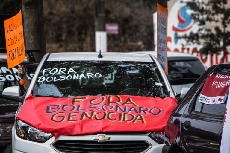 Apoiadores de Lula fazem carreata em Uberaba neste sábado