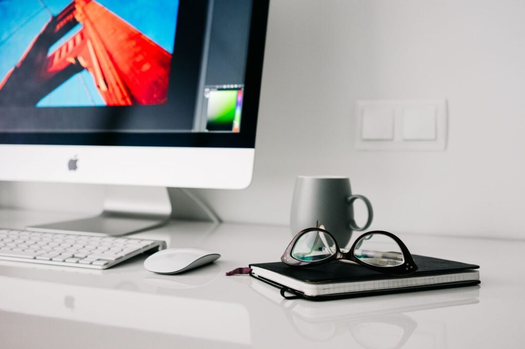 Apple anuncia MacBook Pro e iMac de 24 polegadas com chip M6
