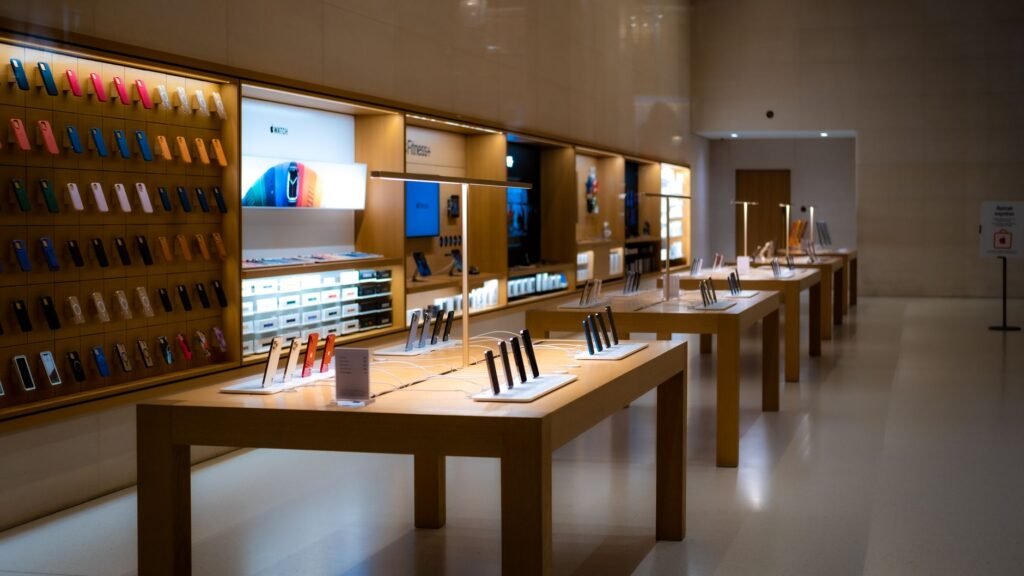 Apple encerra pregão avaliada em US$ 5 trilhões pela primeira vez