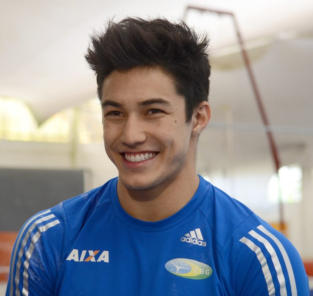 Arthur Nory sofre acidente na barra fixa no Mundial de Ginástica