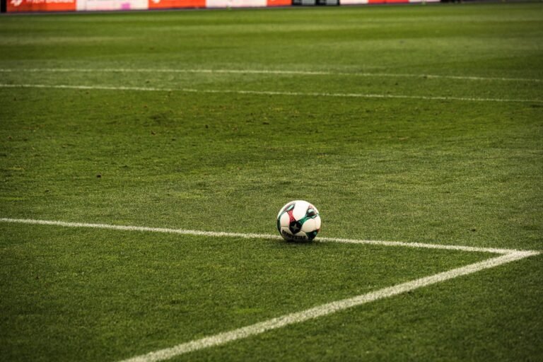 Artilheiro do Coritiba, Breno Lopes vive seca de gols e perde espaço