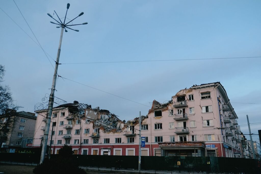 Ataques russos deixam 22 feridos em Kharkiv, na Ucrânia