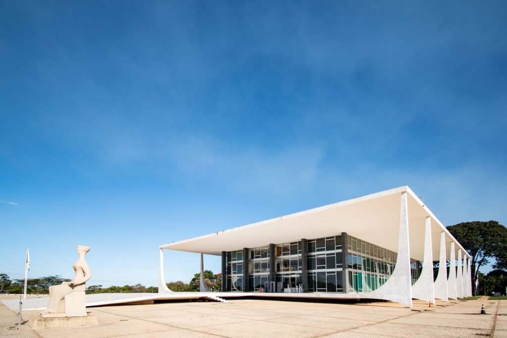 Campanha de Lula pede cassação da chapa de Flávio Bolsonaro no TSE