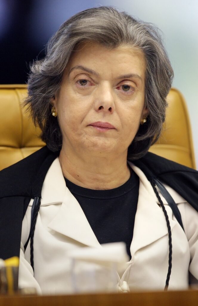 Cármen Lúcia nega pedido de Lula por transporte interestadual gratuito