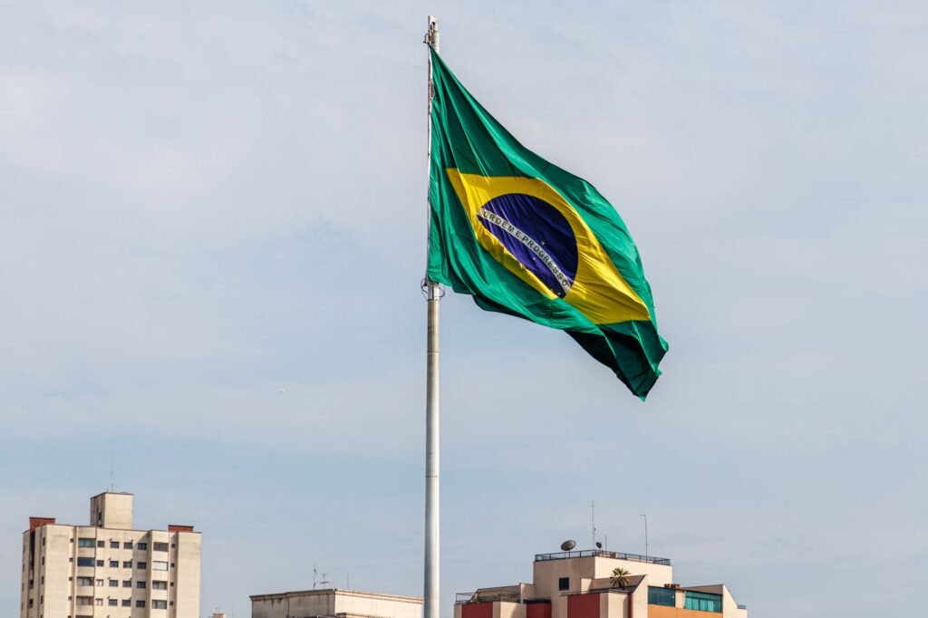 Cerca de 160 milhões de eleitores votam no segundo turno neste domingo