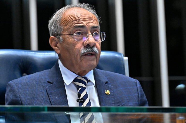 Chico Rodrigues anuncia voto favorável ao fim da escala 6×1