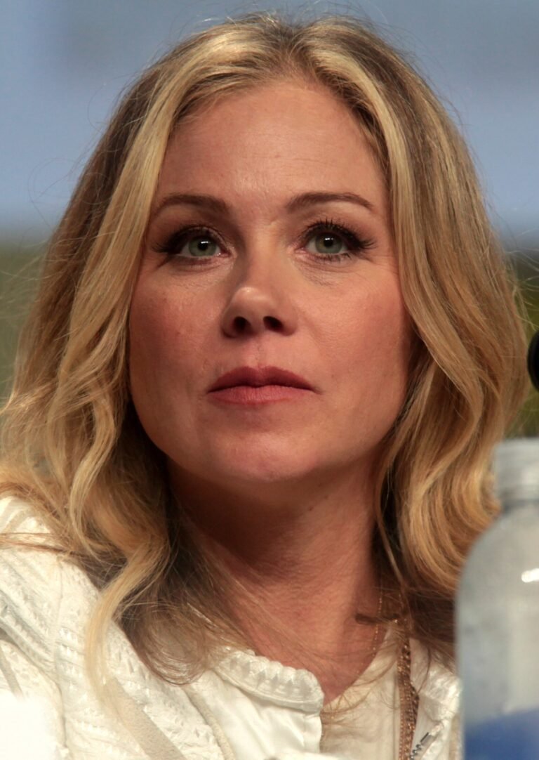 Christina Applegate descobre erro em diagnóstico de esclerose após 5 anos