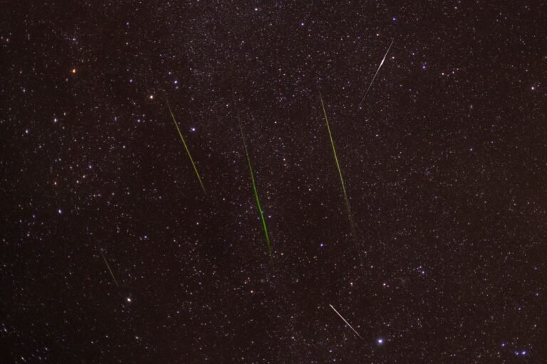 Chuva de meteoros do cometa Halley atinge o auge e será visível no Brasil
