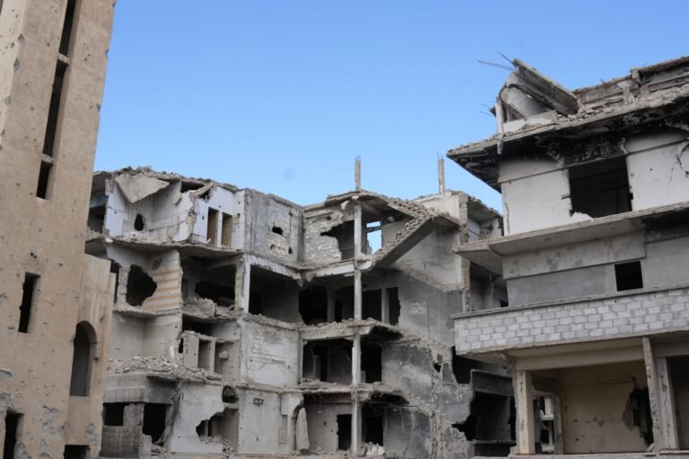 Combates no Iêmen deixam 800 mil pessoas sem ajuda humanitária