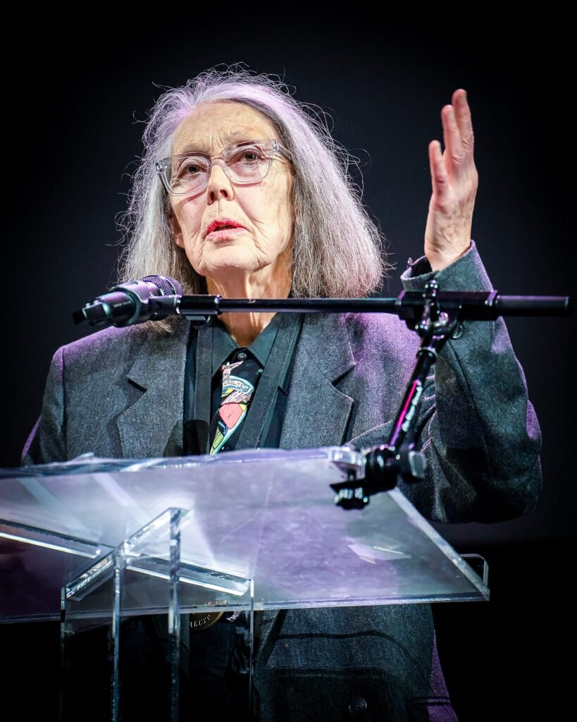 Como a Nobel de Literatura Anne Carson transformou a escrita e o pensamento