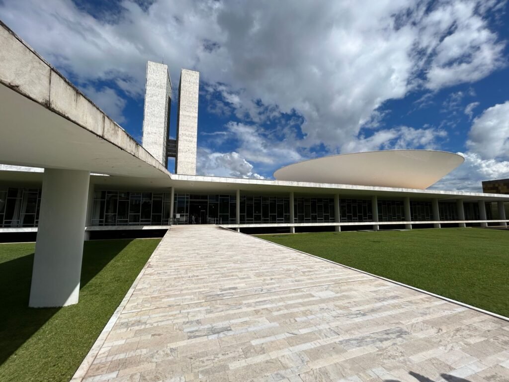 Concursos públicos: veja o que propõem Lula e Flávio Bolsonaro