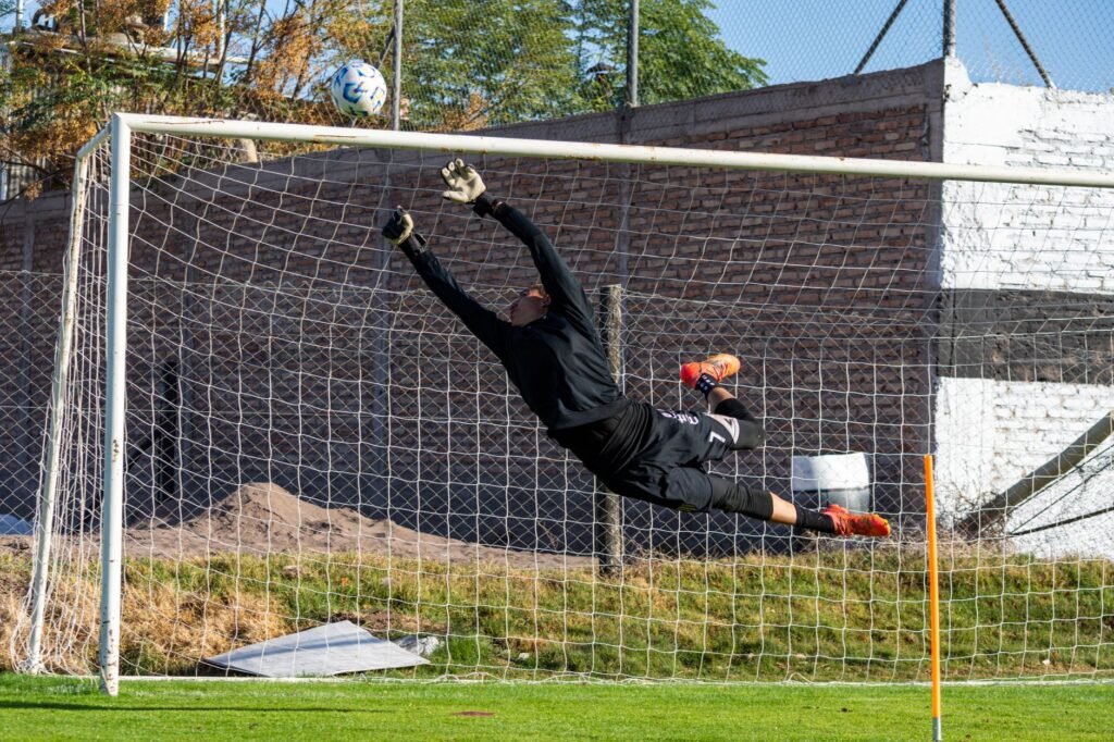 Conheça o goleiro brasileiro naturalizado do Omonia que defende o Chipre