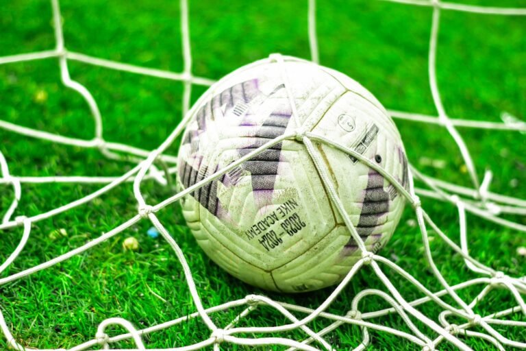 Coventry goleia Newcastle por 4 a 1 e quebra tabu de 25 anos na Premier League