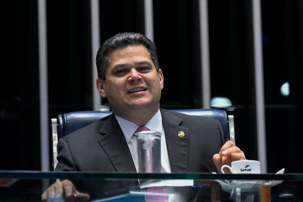 Davi celebra terceira descoberta de petróleo em poço no Amapá