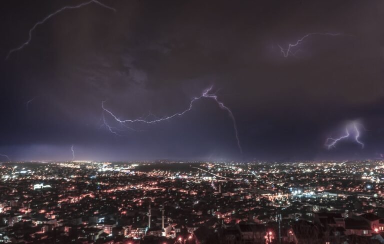 Defesa Civil alerta para chuva forte em Belo Horizonte