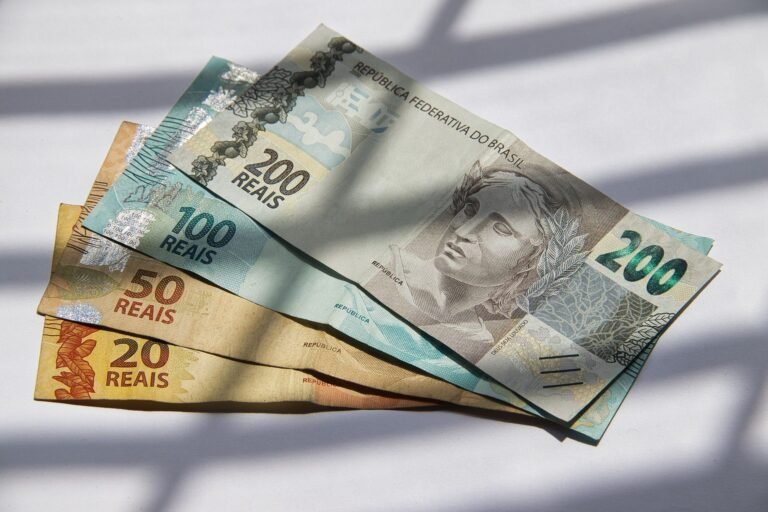 Desemprego cai no Brasil e atinge menor taxa para o terceiro trimestre em 14 anos