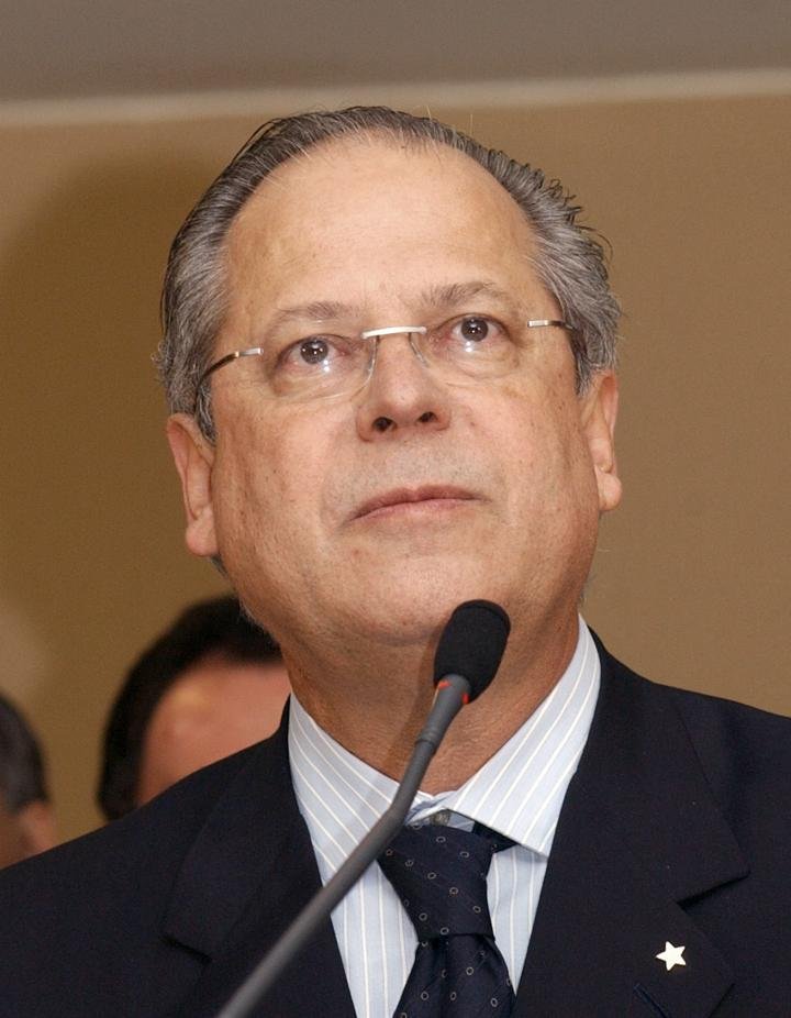 Dirceu diz que Flávio Bolsonaro pode acabar onde está o pai