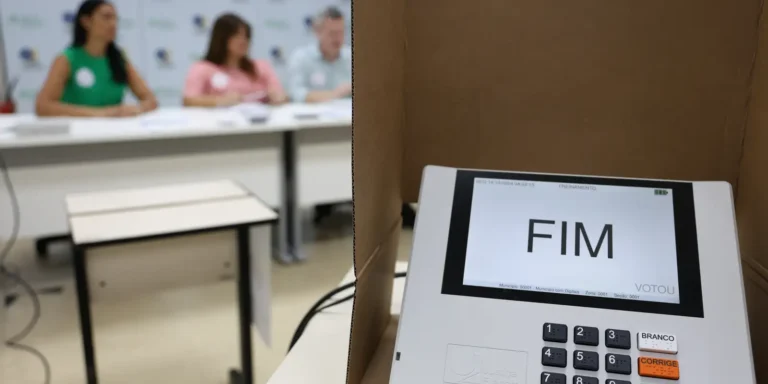 Direitos de idosos e pessoas com deficiência para votar
