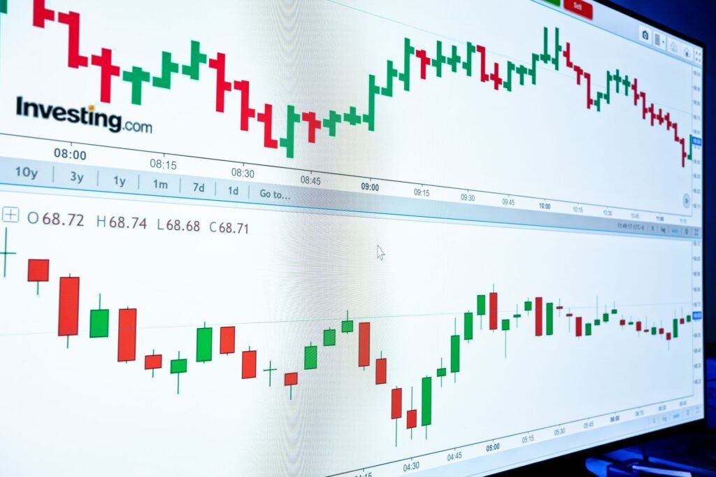 Dólar cai 0,90% a R$ 4,993 e Ibovespa sobe com prévia da inflação