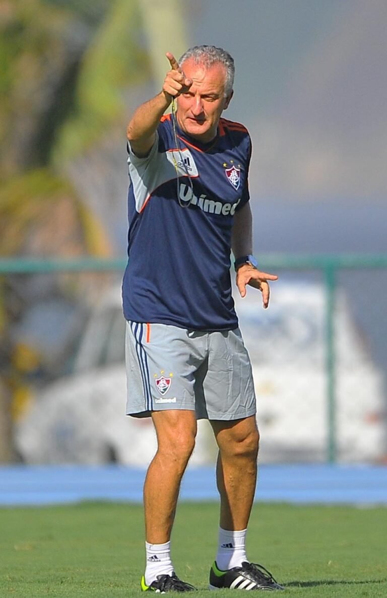 Dorival aponta falhas e cobra consciência após derrota do São Paulo