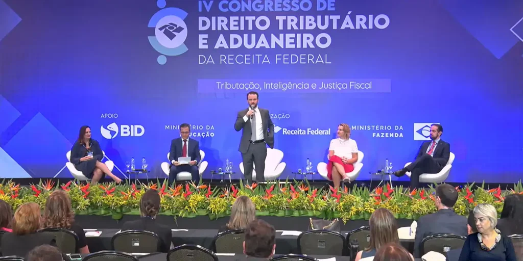 Durigan defende Receita Federal como plataforma de inteligência do Estado