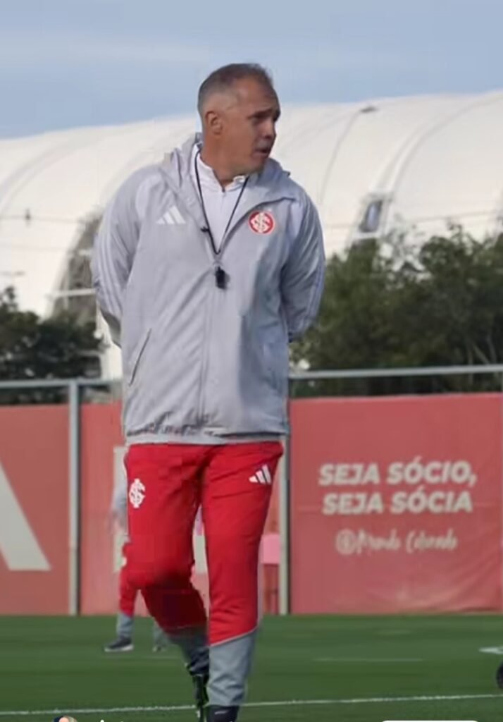 Eduardo Baptista cumpre promessa, faz o Inter brilhar e sair do Z-4