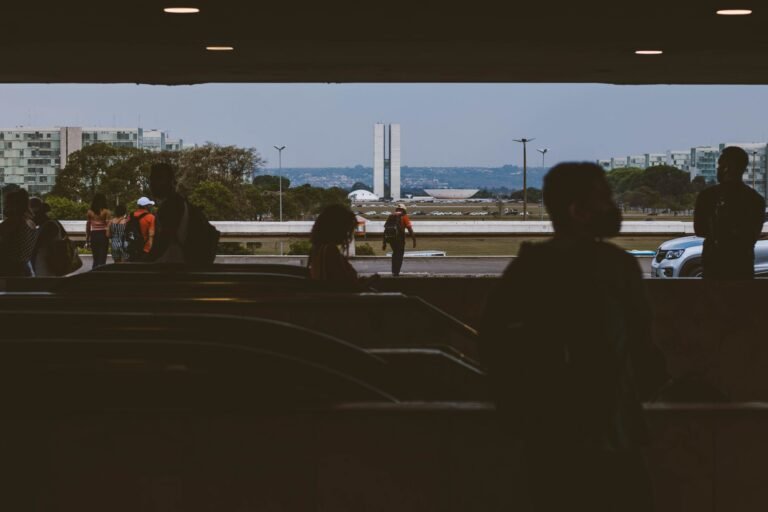 Estudantes lotam Esplanada em ato de apoio à reeleição de Lula