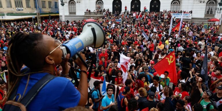 Estudantes realizam atos pelo Brasil em apoio à candidatura de Lula