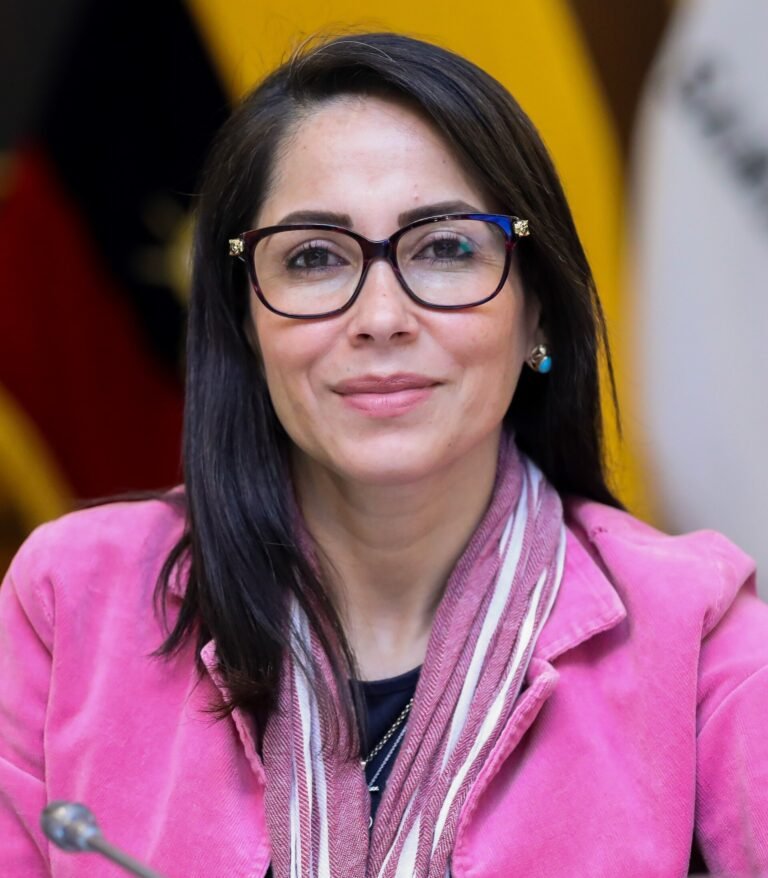 Ex-candidata à presidência e líder da oposição no Equador, Luisa González é presa