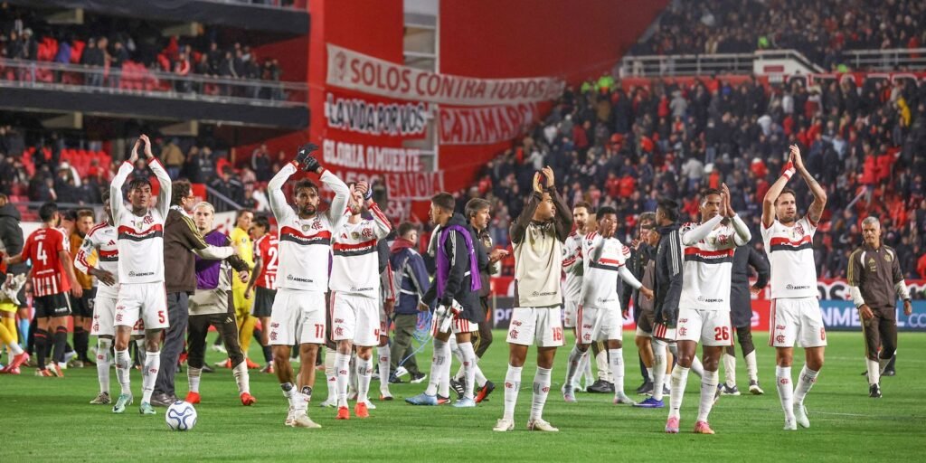 Flamengo empata com Estudiantes na Argentina e decide vaga na Libertadores no Maracanã