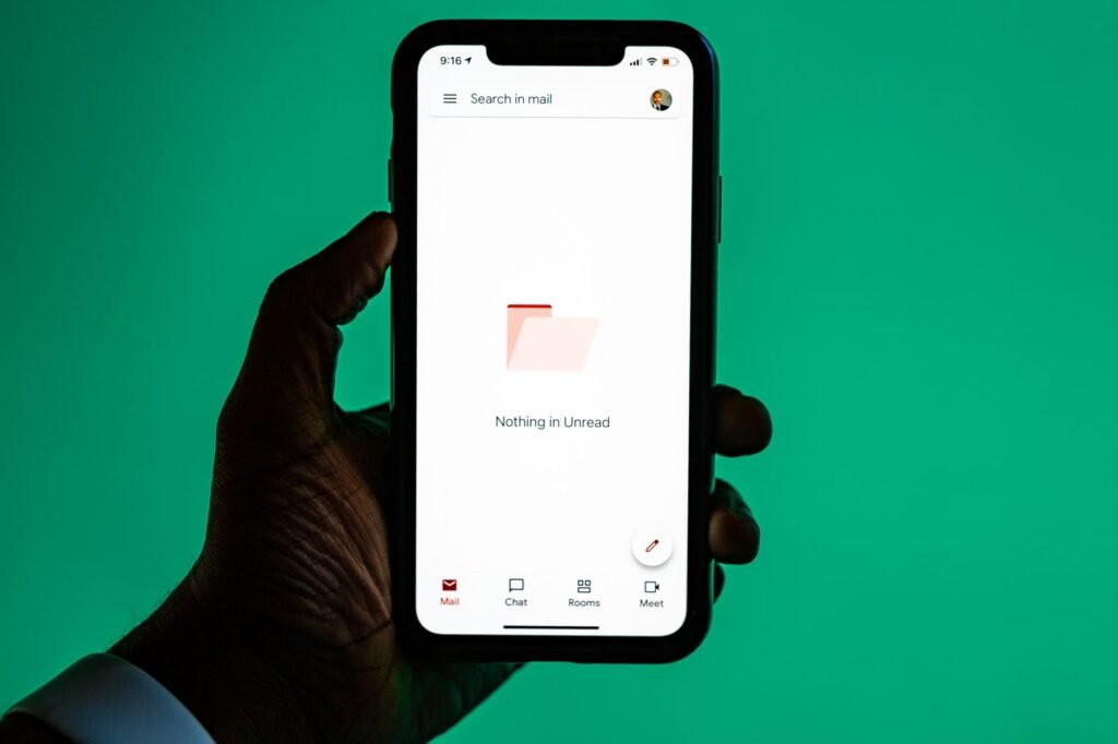 Google disponibiliza recurso de busca por voz com inteligência artificial no Gmail