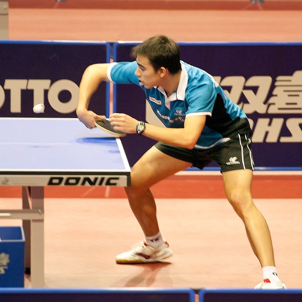 Hugo Calderano vence russo e vai à semifinal do WTT de Montpellier