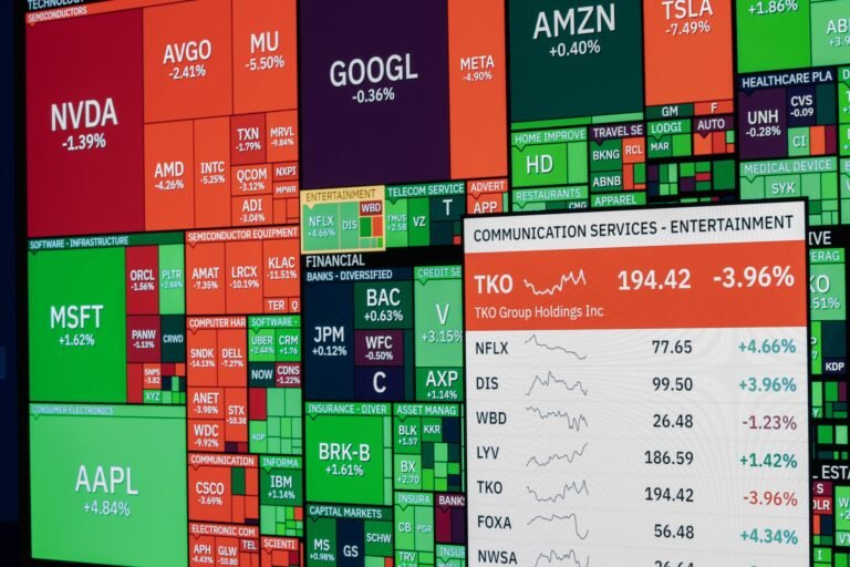 Ibovespa despenca após reeleição de Lula e ações caem até 58%
