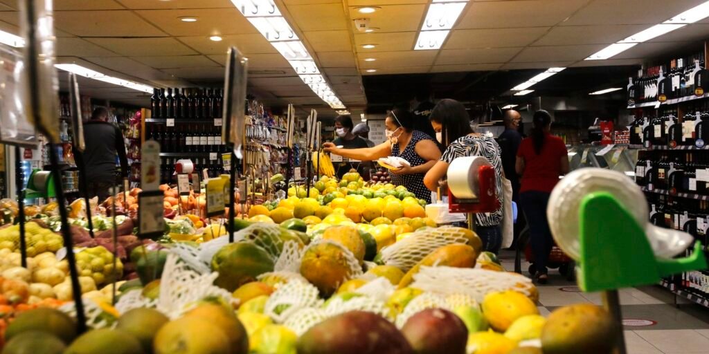 INPC acumula alta de 4,29% em 12 meses e fecha setembro em 0,82%