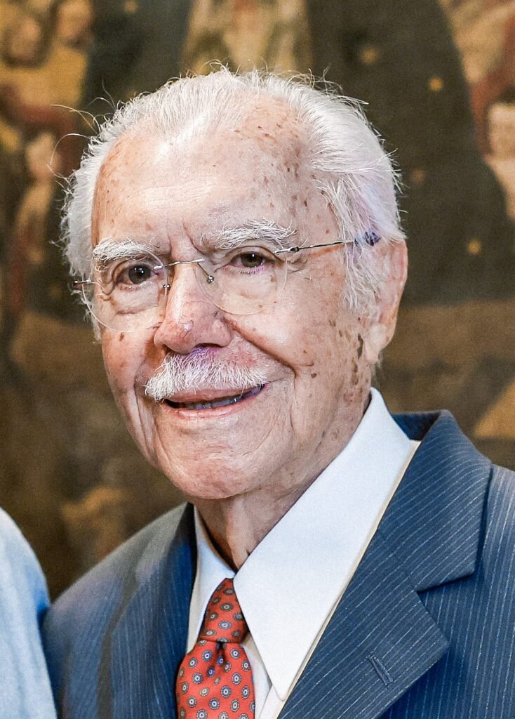 José Sarney retoma rotina de exercícios após cirurgia