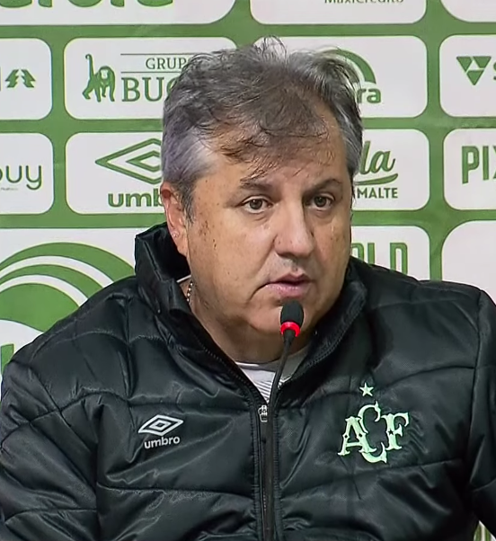 Kleina vê Ponte desorganizada após expulsão e destaca atuação de Vinicius