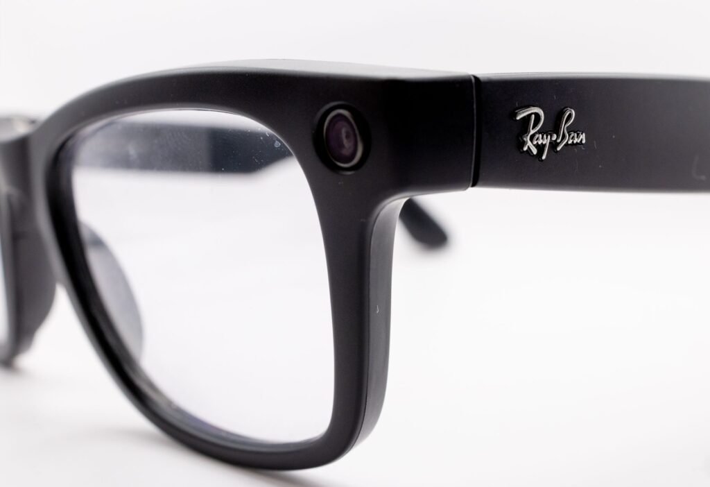 Meta admite que óculos Ray-Ban Meta gravaram conversas sem comando de ativação