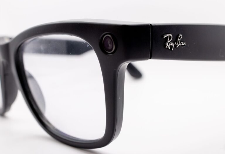 Meta admite que óculos Ray-Ban Meta gravaram conversas sem comando de ativação