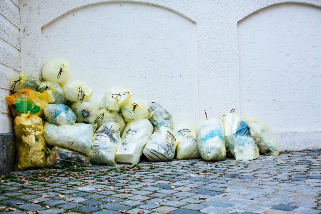 Moradores denunciam falta de coleta de lixo em bairros de Teresina