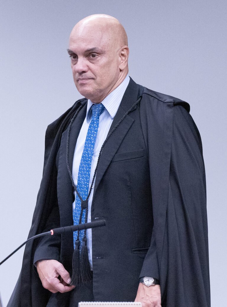 Moraes decide que minuta do golpe deve continuar com a PF