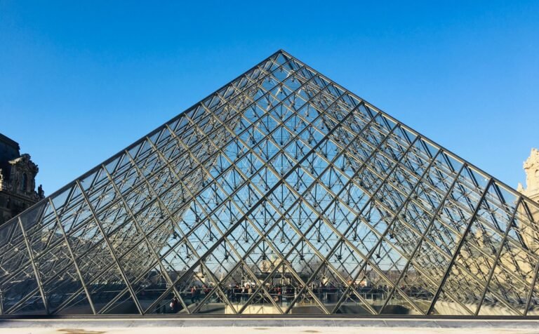 Museu do Louvre pode fechar as portas sem reforma e modernização, alerta presidente