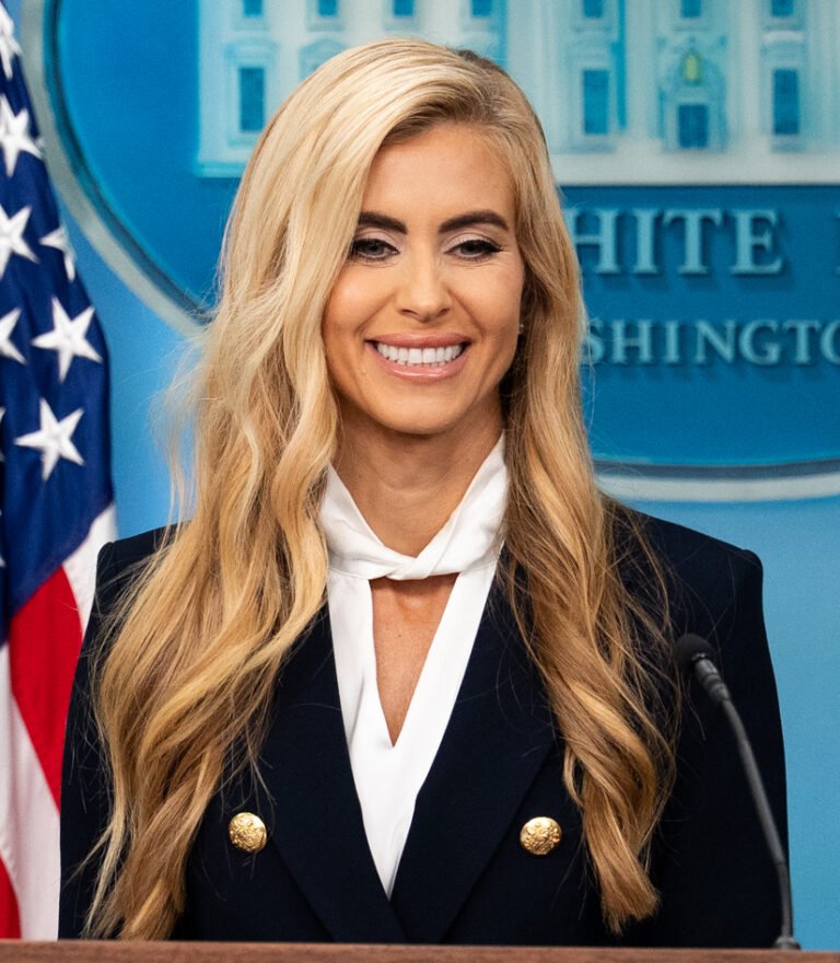 Nova chefe de imprensa de Trump admite que reprovou no exame de advocacia