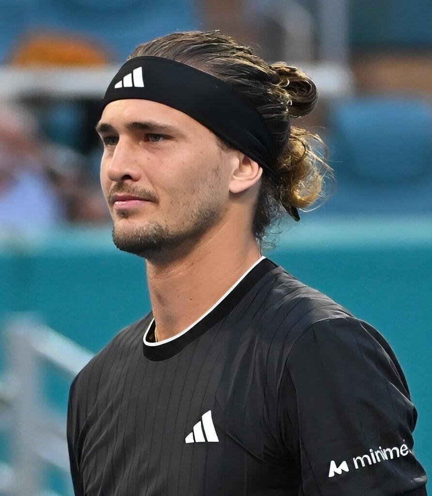 Novo número 1, Zverev vence top 35 e vai à semi em Viena